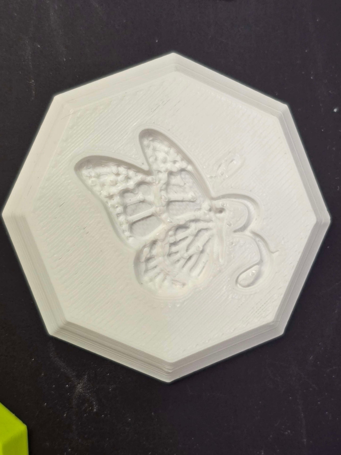 Magnetic Diamond Painting WIP & Coverminder Display Stand