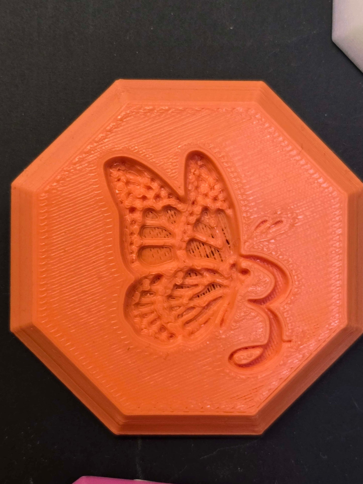 Magnetic Diamond Painting WIP & Coverminder Display Stand