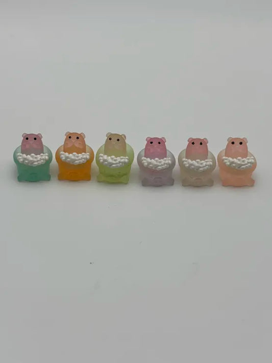 Cute Pig in Bathtubs Coverminders