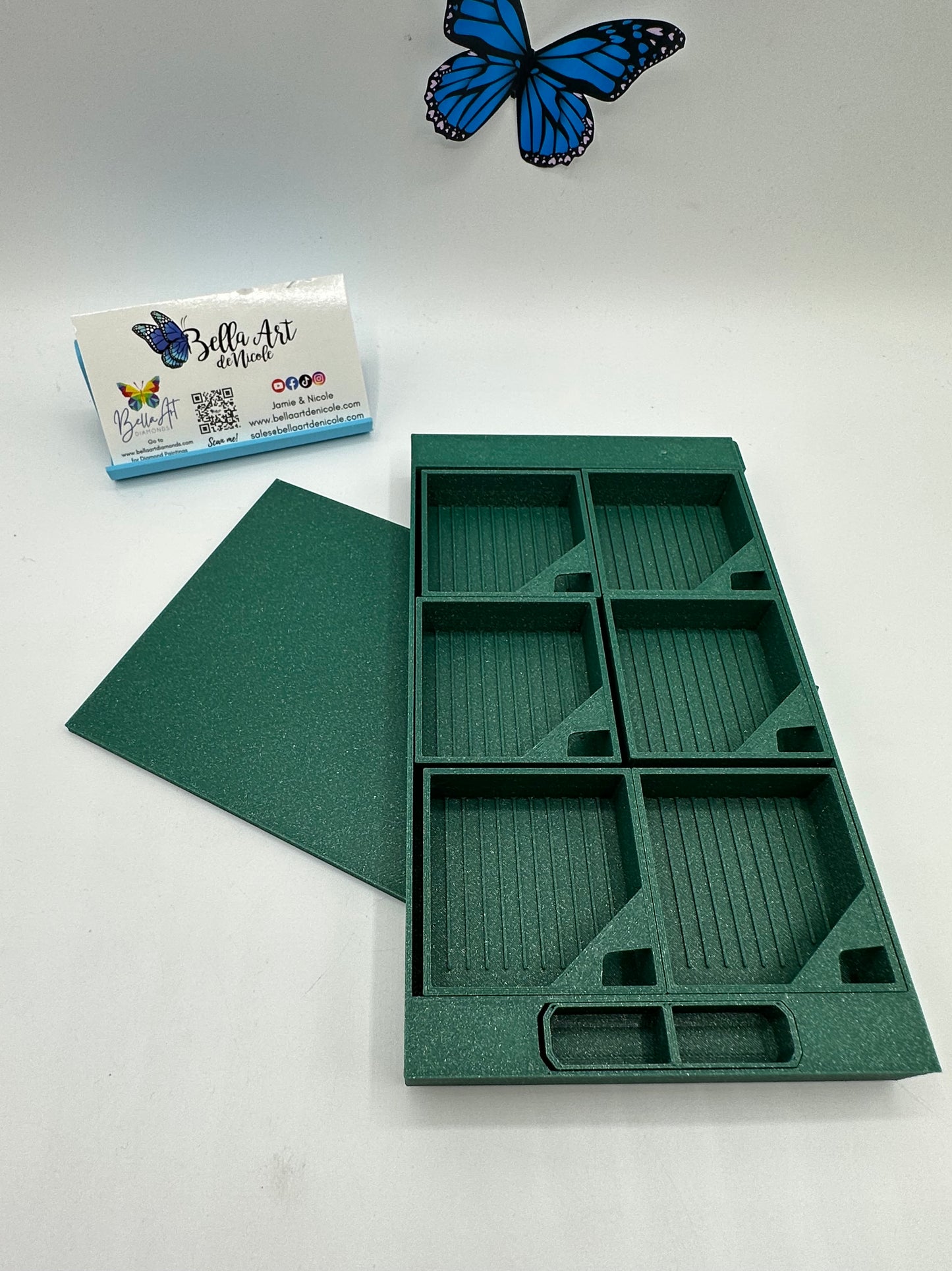 Wonder Tray for Diamond Painting with removable Mini-trays and lid